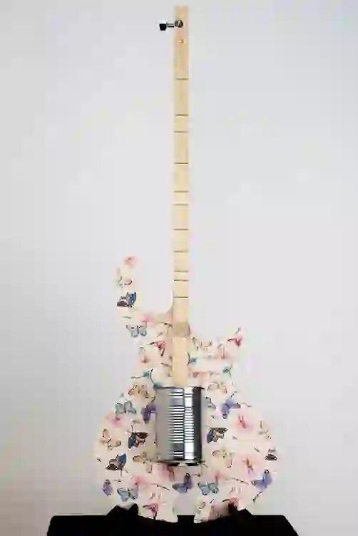 Flauschige Dosengitarre